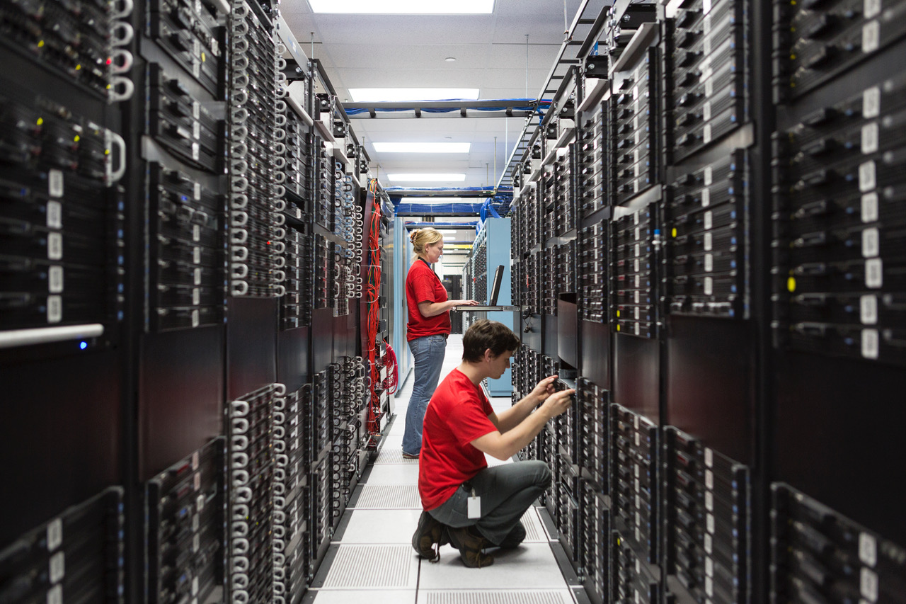 Two Hivelocity employees working on servers